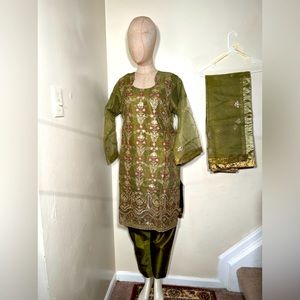 Indian/pakistani 3 piece dress